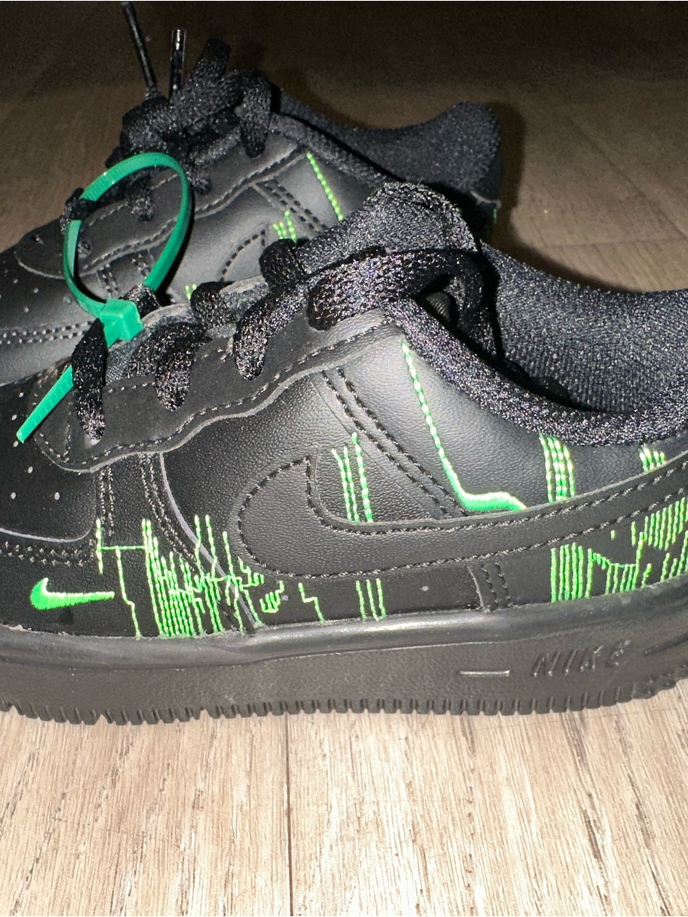 Nike Kids Black Sneakers with Neon Green Graphic Detailing